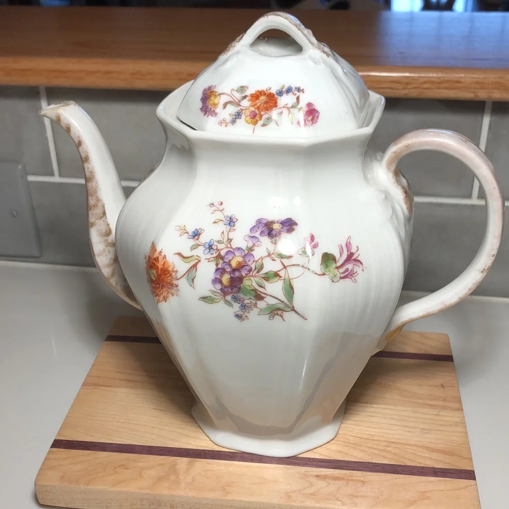 VTG Floral Porcelain Teapot ENGLAND JEAN POUYAT LIMOGE’S - Picture 3 of 11